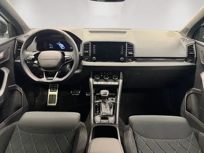 Usado Skoda Karoq SportLine 150 CV (110 kW) 2026 Blanco SUV