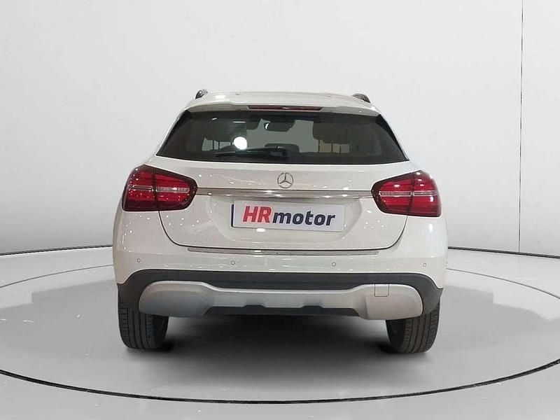 Usado Mercedes GLA180 122 CV (89 kW) 2017 Blanco SUV