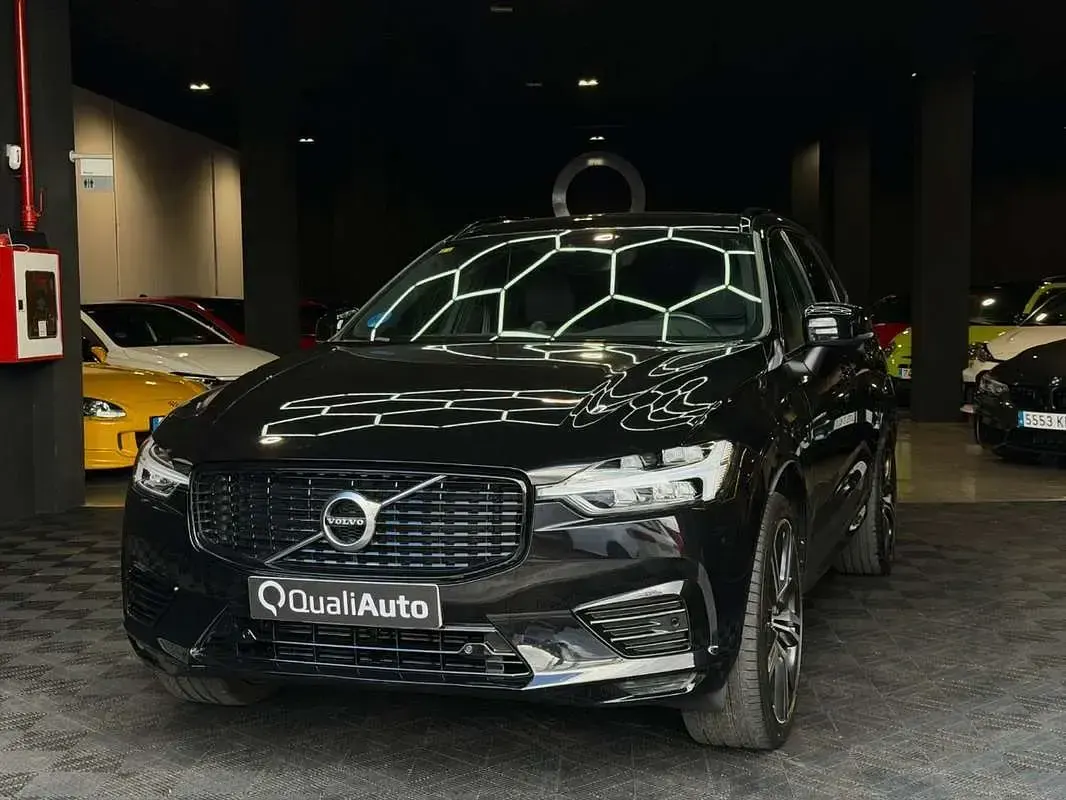 Usado Volvo XC60 R-Design 390 CV (286 kW) 2020 Negro SUV
