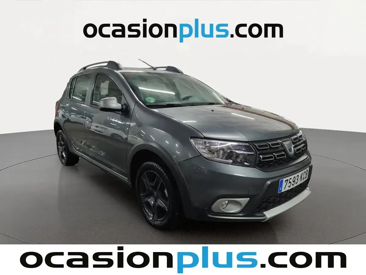 Usado Dacia Sandero 90 CV (66 kW) 2017 Gris Utilitario
