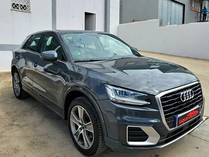 Usado Audi Q2 Advanced Plus 116 CV (85 kW) 2018 Gris / plata SUV