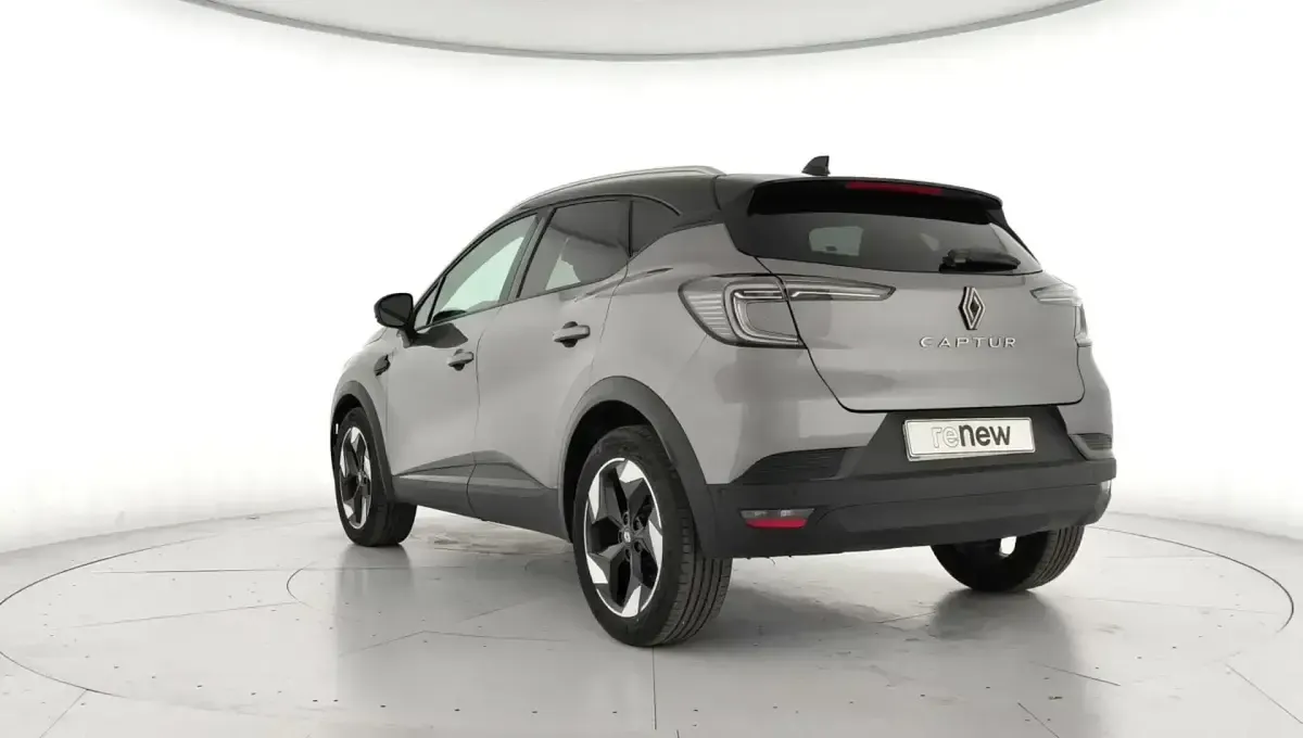 Usado Renault Captur Techno 100 CV (73 kW) 2025 Gris SUV