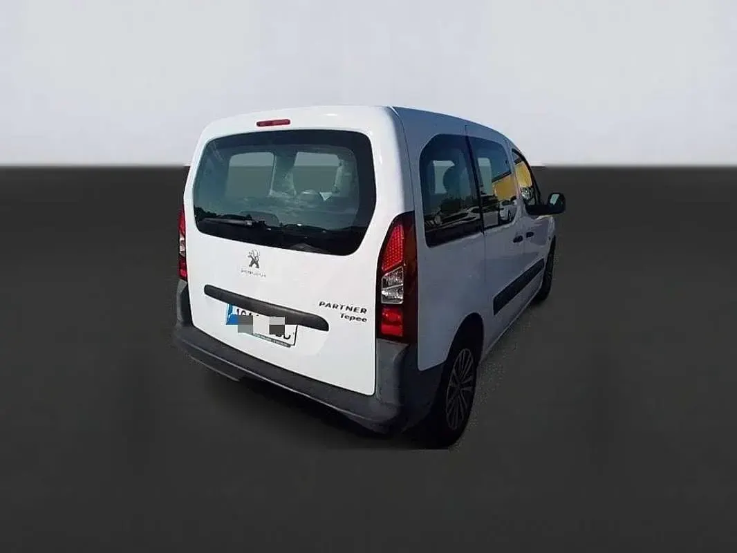 Usado Peugeot TePee Access 92 CV (67 kW) 2015 Blanco Van