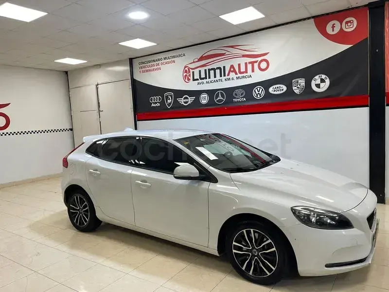 Usado Volvo V40 Kinetic 150 CV (110 kW) 2017 Blanco Berlina