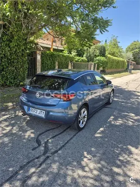 Usado Opel Astra Dynamic 160 CV (117 kW) 2016 Azul Berlina