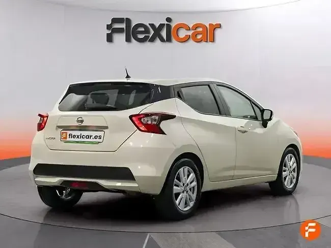 Usado Nissan Micra Acenta 100 CV (73 kW) 2019 Beige Utilitario