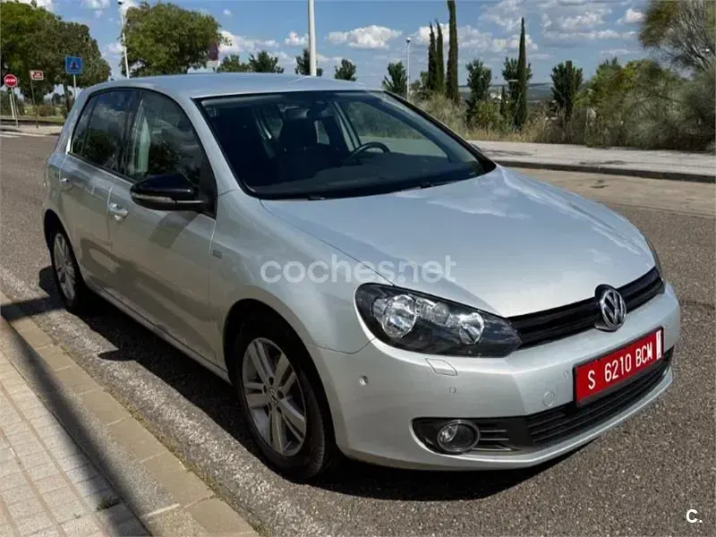 Usado VW Golf VII Advance 105 CV (77 kW) 2012 Gris / plata Berlina