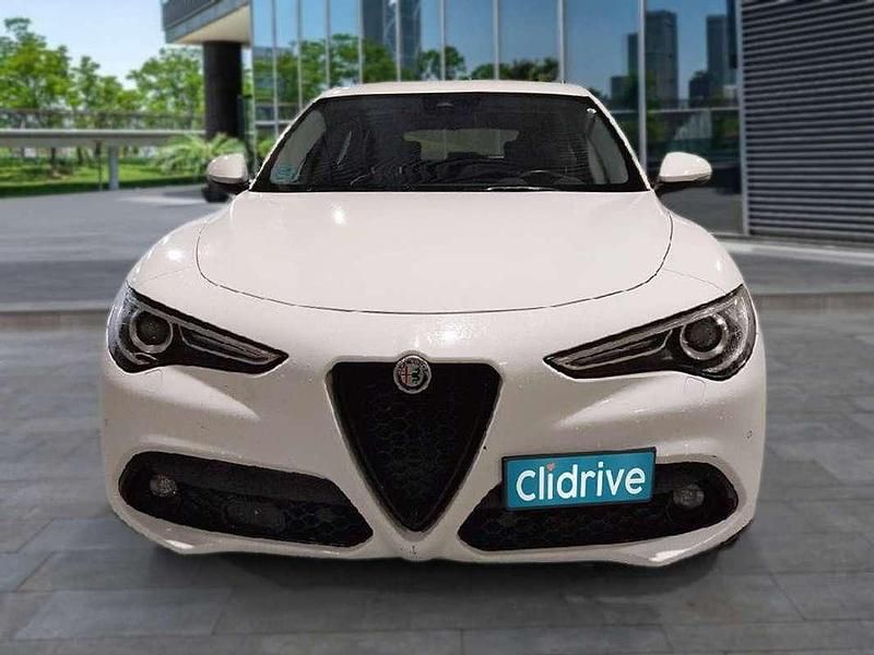 Usado Alfa Romeo Stelvio Sprint 190 CV (139 kW) 2021 Blanco SUV