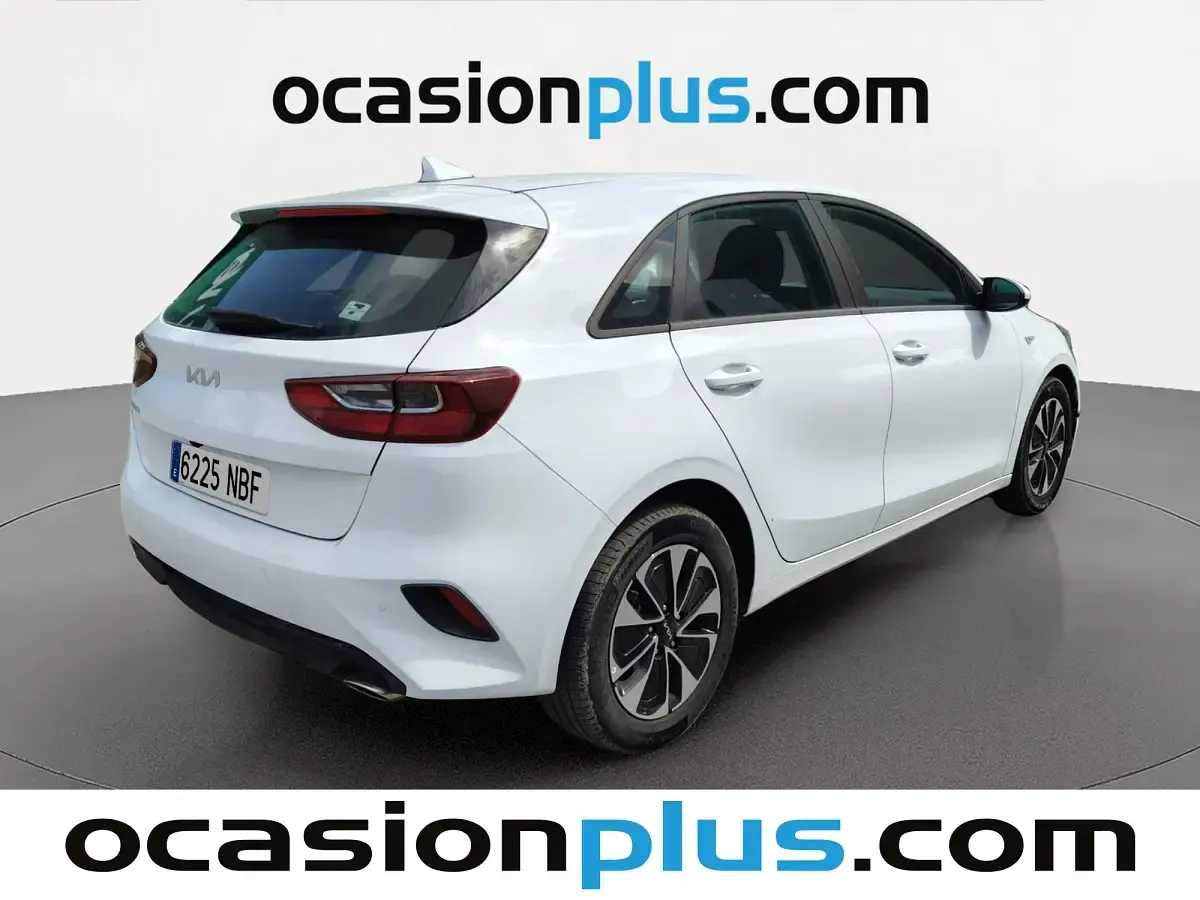 Usado Kia Ceed 101 CV (74 kW) 2025 Blanco Utilitario