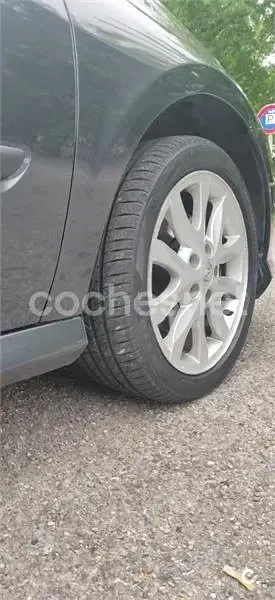 Usado Renault Laguna III Authentique 130 CV (95 kW) 2008 Gris / plata Familiar