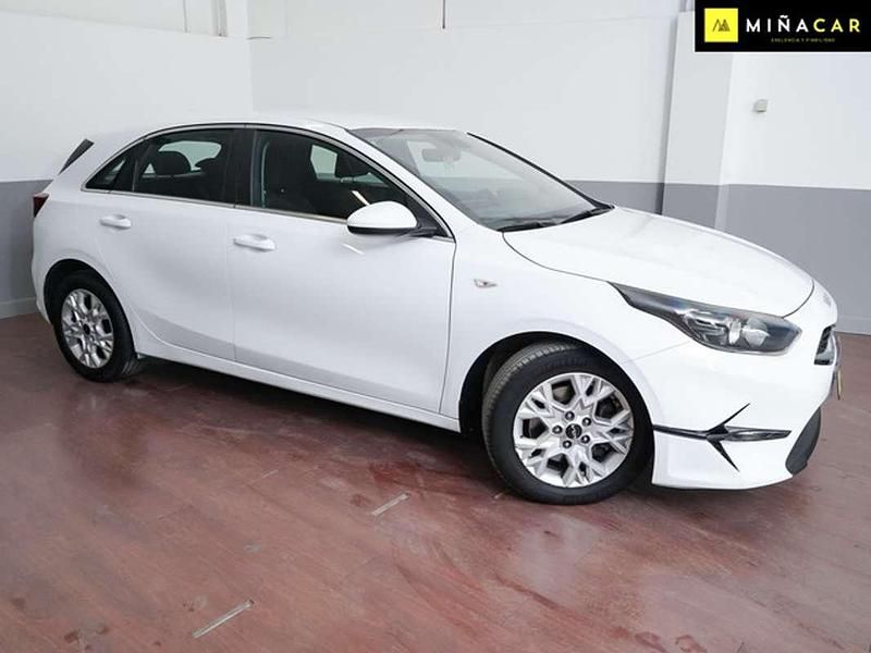 Usado Kia Ceed 120 CV (88 kW) 2023 Blanco Utilitario