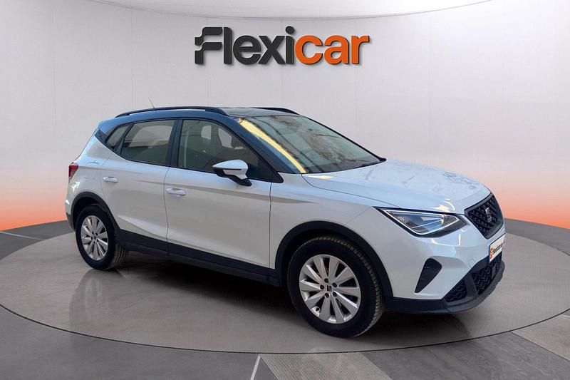 Usado Seat Arona Style 110 CV (80 kW) 2022 Blanco SUV