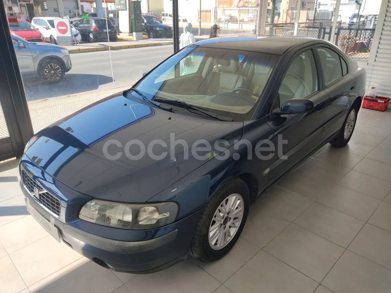 Azul Usado 2004 Volvo S60 Momentum Berlina | 3900 € (Un poco caro) - Imagen 1/4