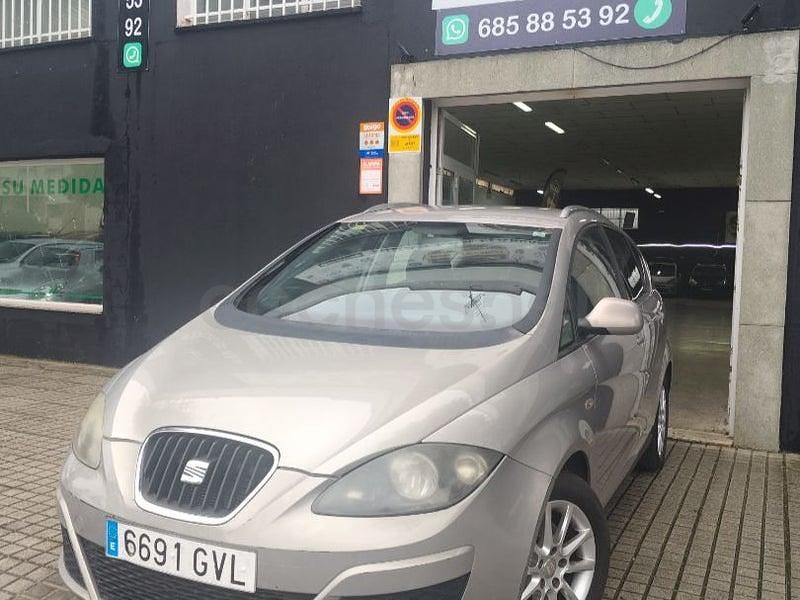 Usado Seat Altea XL Reference 105 CV (77 kW) 2010 Beige Monovolumen