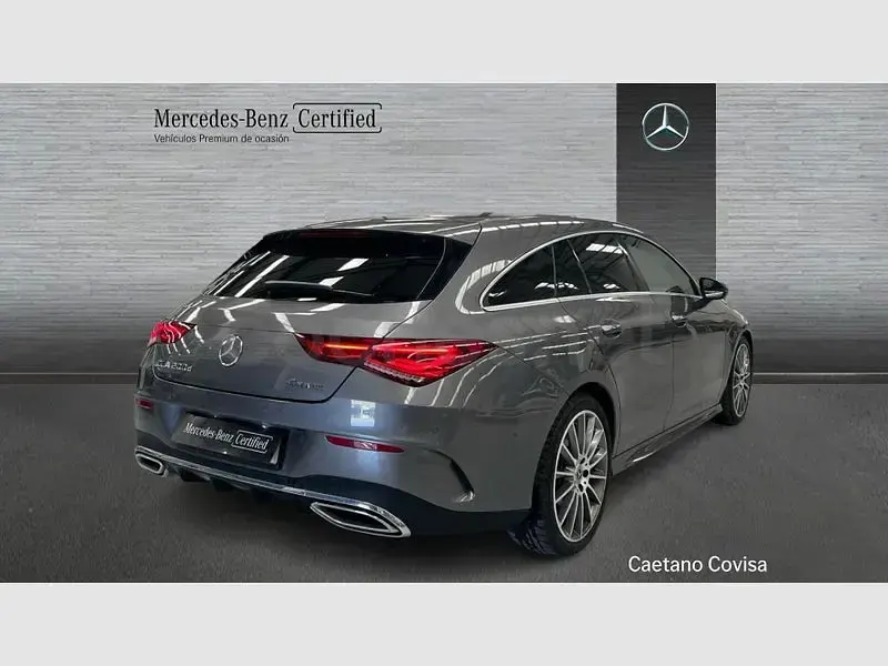 Usado Mercedes CLA200 Shooting Brake 150 CV (110 kW) 2021 Gris / plata Familiar