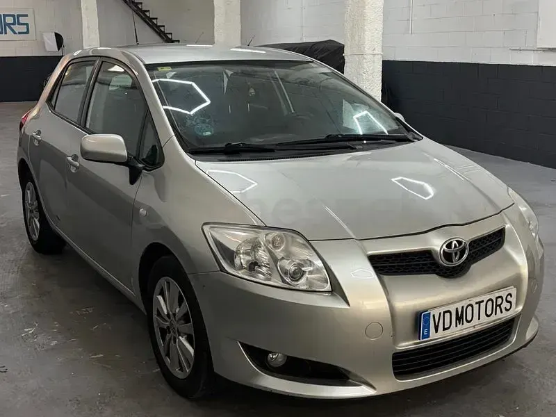 Usado Toyota Auris Sol 124 CV (91 kW) 2007 Gris / plata Utilitario