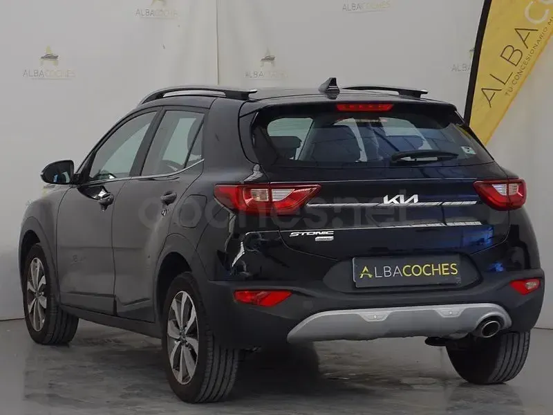 Usado Kia Stonic 100 CV (73 kW) 2022 Negro SUV