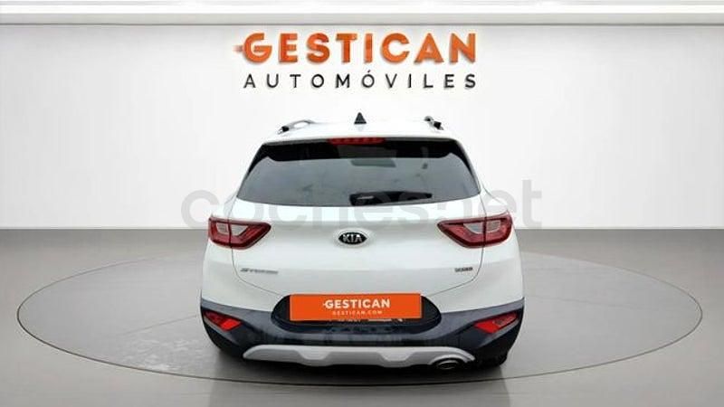 Usado Kia Stonic 101 CV (74 kW) 2021 Blanco SUV