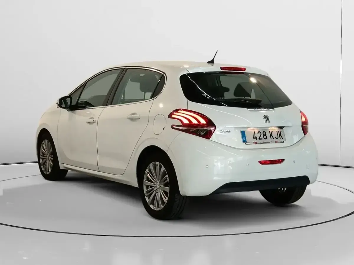 Usado Peugeot 208 Allure 110 CV (80 kW) 2018 Blanco Utilitario