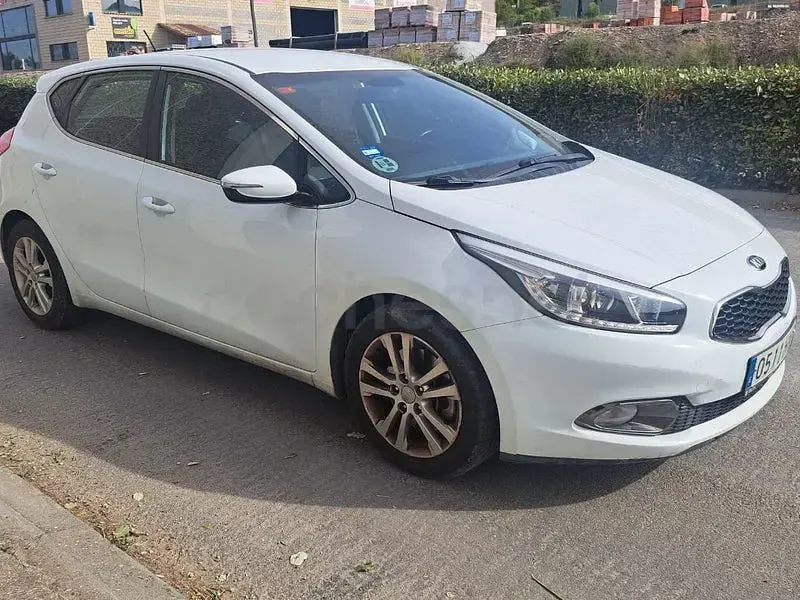 Usado Kia Ceed GT 90 CV (66 kW) 2014 Blanco Berlina