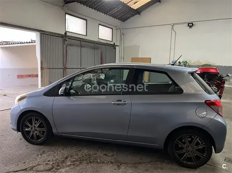 Usado Toyota Yaris Sport 90 CV (66 kW) 2012 Azul Utilitario