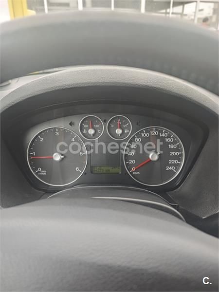 Usado Ford C-MAX Trend 109 CV (80 kW) 2004 Gris / plata Monovolumen