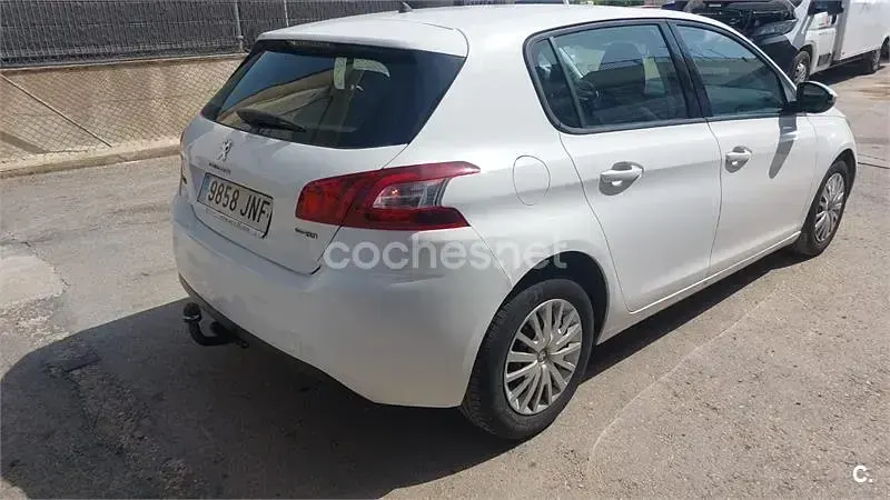 Usado Peugeot 308 Style 100 CV (73 kW) 2016 Blanco Berlina