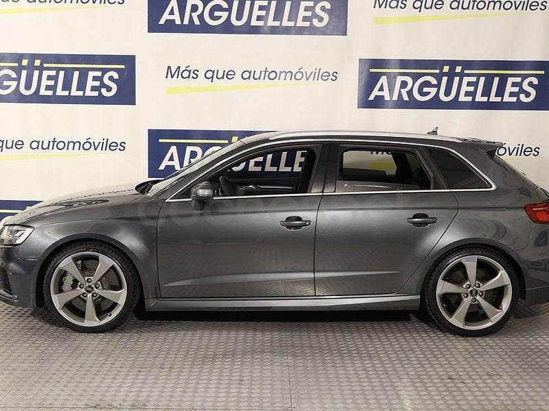 Usado Audi RS3 Advanced 400 CV (294 kW) 2018 Gris / plata Berlina