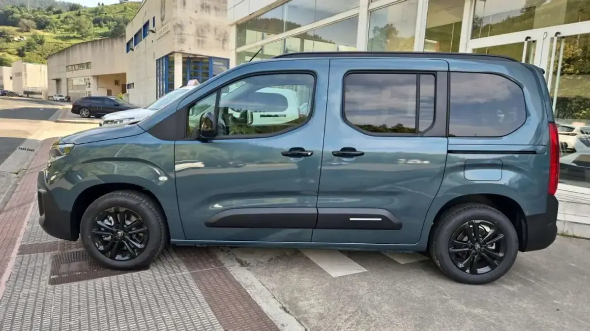 Nuevo Citroën Berlingo 102 CV (75 kW) 2026 Azul Monovolumen