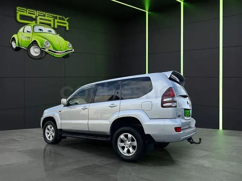 Usado Toyota Land Cruiser 173 CV (127 kW) 2007 Gris / plata SUV