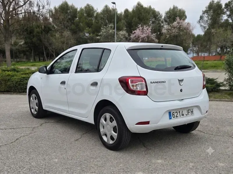 Usado Dacia Sandero Ambiance 75 CV (55 kW) 2015 Blanco Berlina