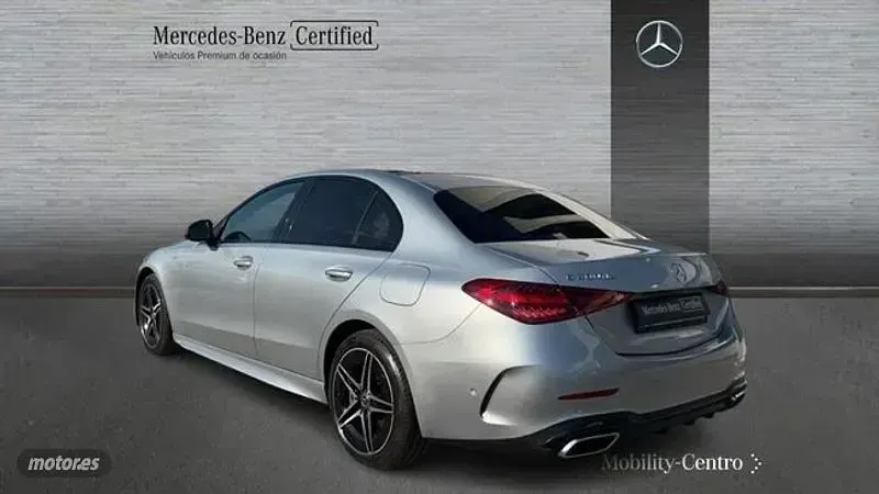 Usado Mercedes C300 312 CV (229 kW) 2024 Plateado Familiar