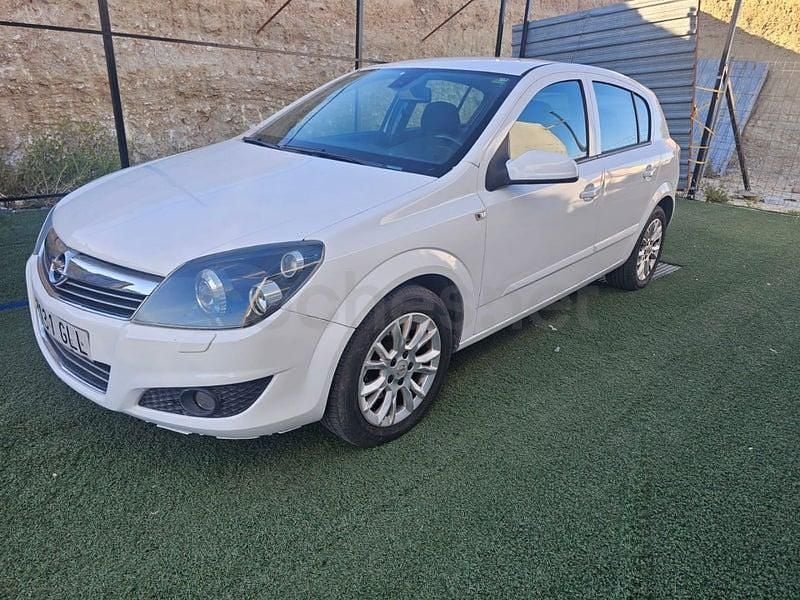 Usado Opel Astra Enjoy 110 CV (80 kW) 2009 Blanco Berlina