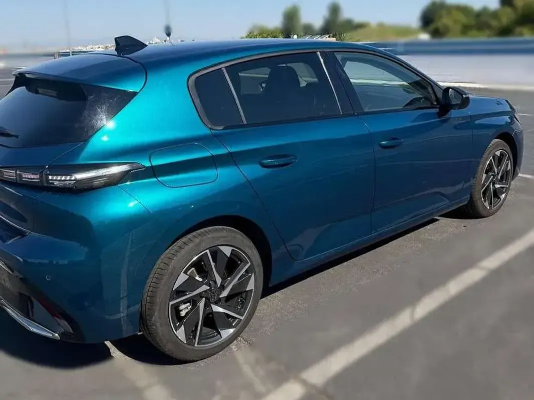 Usado Peugeot 308 Allure 136 CV (100 kW) 2025 Azul Berlina