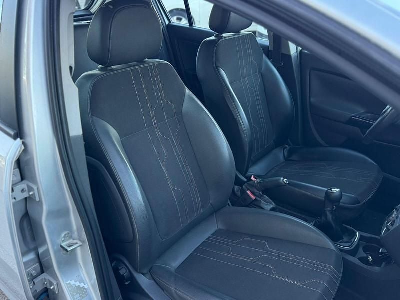 Usado Opel Corsa Color Edition 95 CV (69 kW) 2012 Gris Utilitario