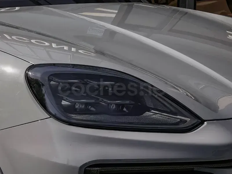 Usado Porsche Cayenne Turbo E-Hybrid 740 CV (544 kW) 2024 Gris / plata SUV