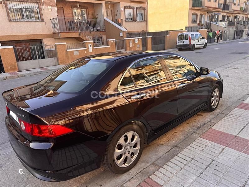 Usado Honda Accord Executive 140 CV (102 kW) 2007 Marrón Berlina