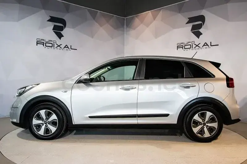 Usado Kia Niro 141 CV (103 kW) 2018 Gris / plata SUV