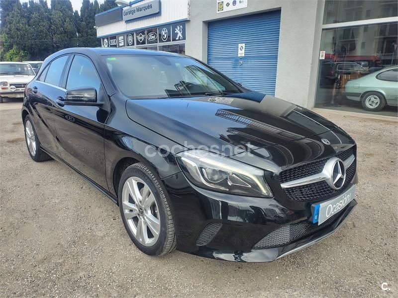 Usado Mercedes A180 122 CV (89 kW) 2018 Negro Berlina