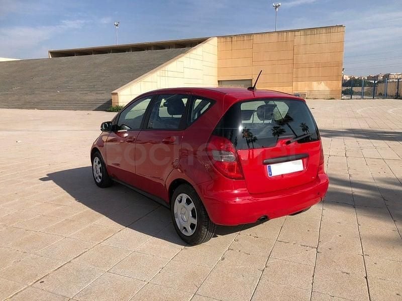 Usado Mercedes A170 Avantgarde 116 CV (85 kW) 2009 Granate Monovolumen