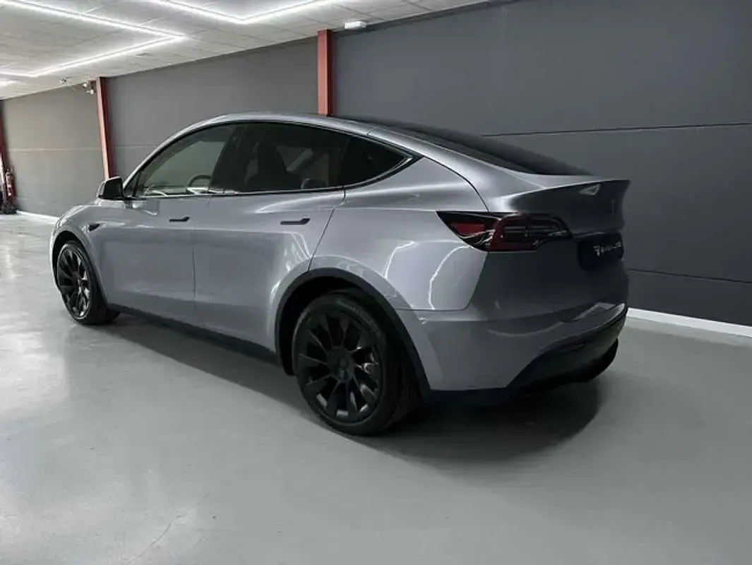 Usado Tesla Model Y 339 kW (461 CV) 2022 Gris SUV