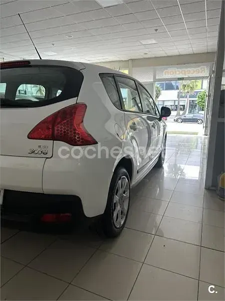 Usado Peugeot 3008 Active 115 CV (84 kW) 2012 Blanco Familiar