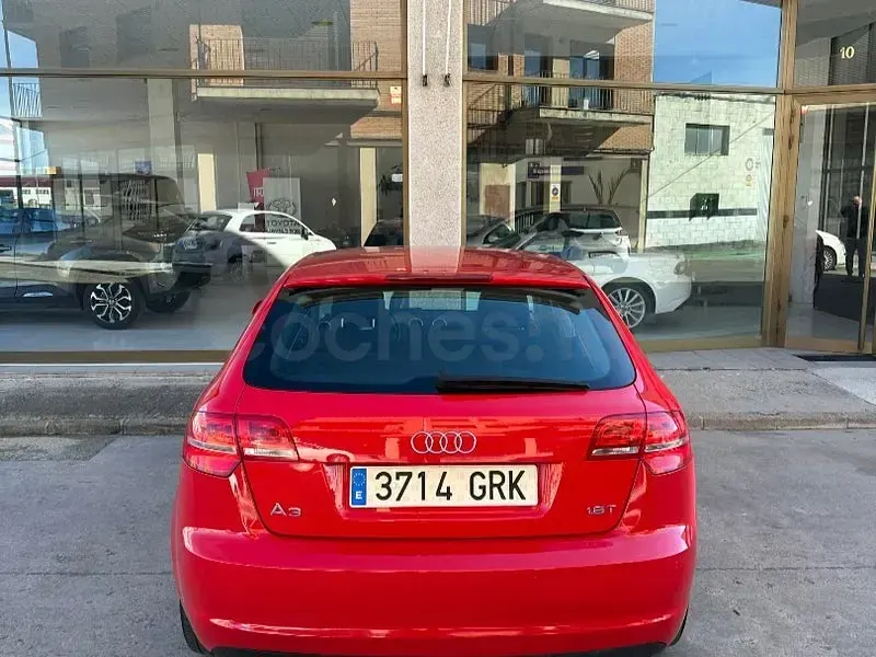 Usado Audi A3 Attraction 160 CV (117 kW) 2009 Rojo Utilitario