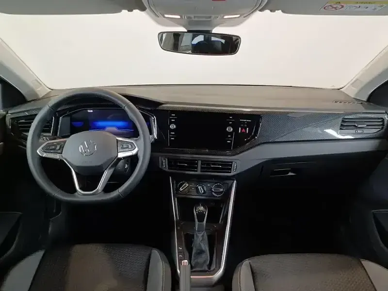 Usado VW Polo Life 95 CV (69 kW) 2023 Gris Utilitario