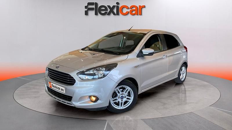 Usado Ford Ka Plus 86 CV (63 kW) 2017 Gris Utilitario