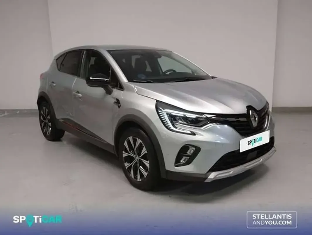 Usado Renault Captur Techno 162 CV (119 kW) 2022 Gris SUV