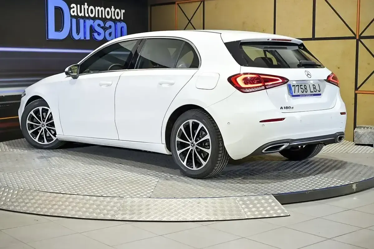 Usado Mercedes A180 117 CV (86 kW) 2019 Blanco Berlina