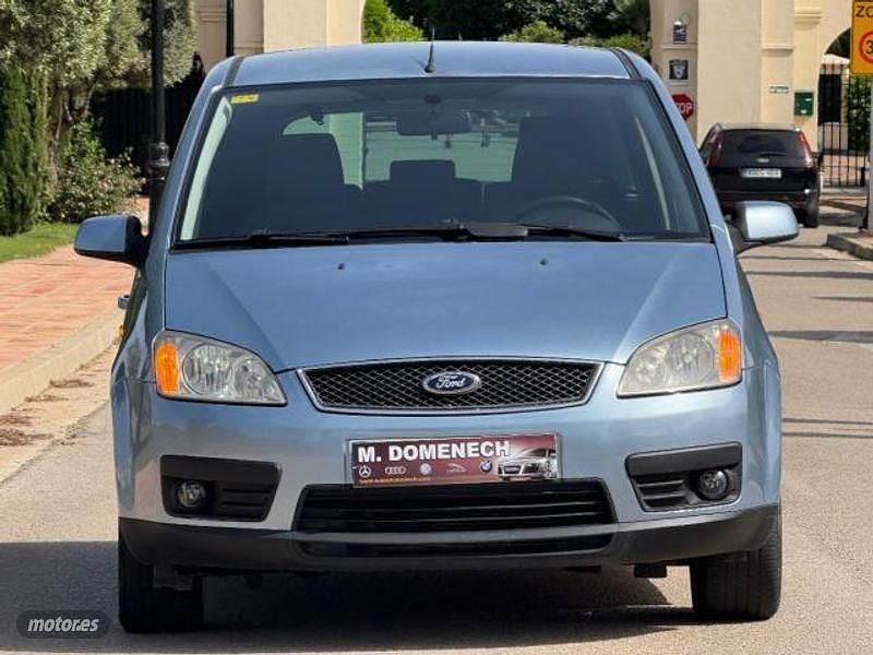 Usado Ford Focus Trend 101 CV (74 kW) 2004 Gris Berlina