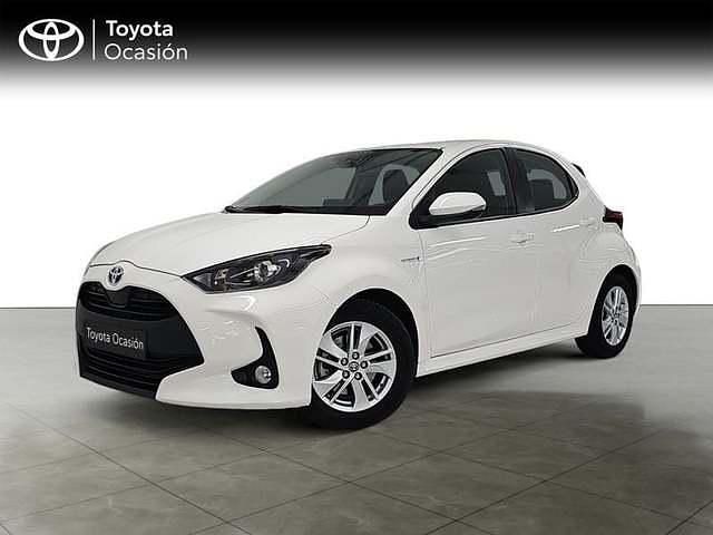 Blanco Usado 2021 Toyota Yaris Hybrid Active Utilitario | 17.890 € (Precio justo) - Imagen 1/4