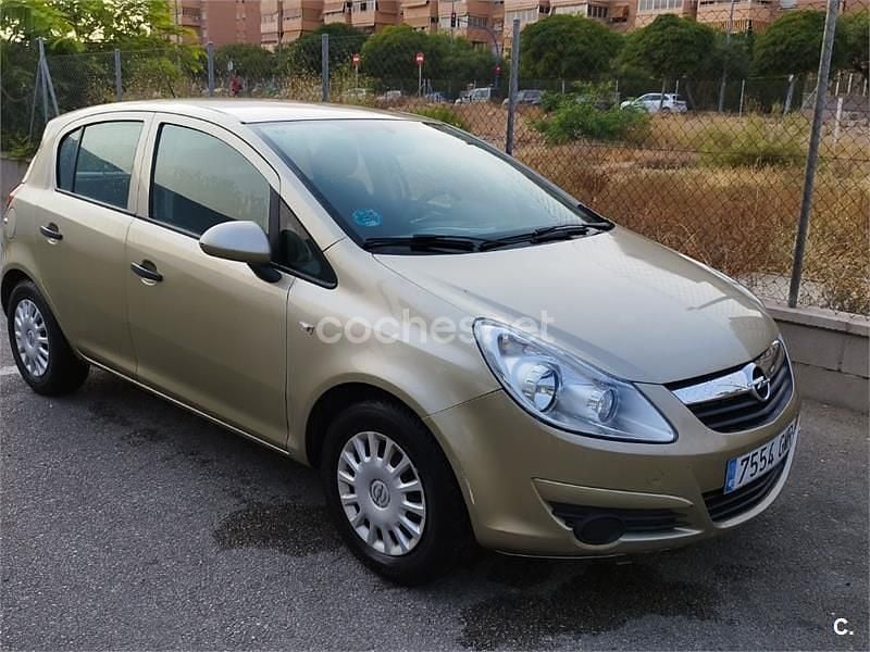 Usado Opel Corsa Enjoy 80 CV (58 kW) 2009 Beige Utilitario